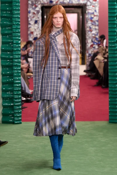 Look 3